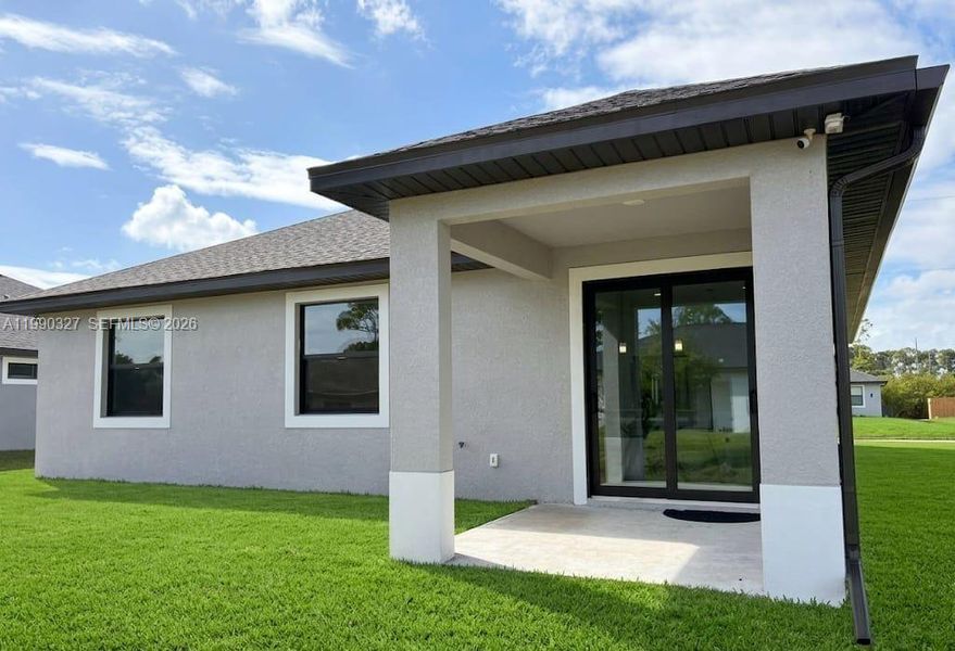 Exterior details and patio area of a home in , Labelle (Image 3).