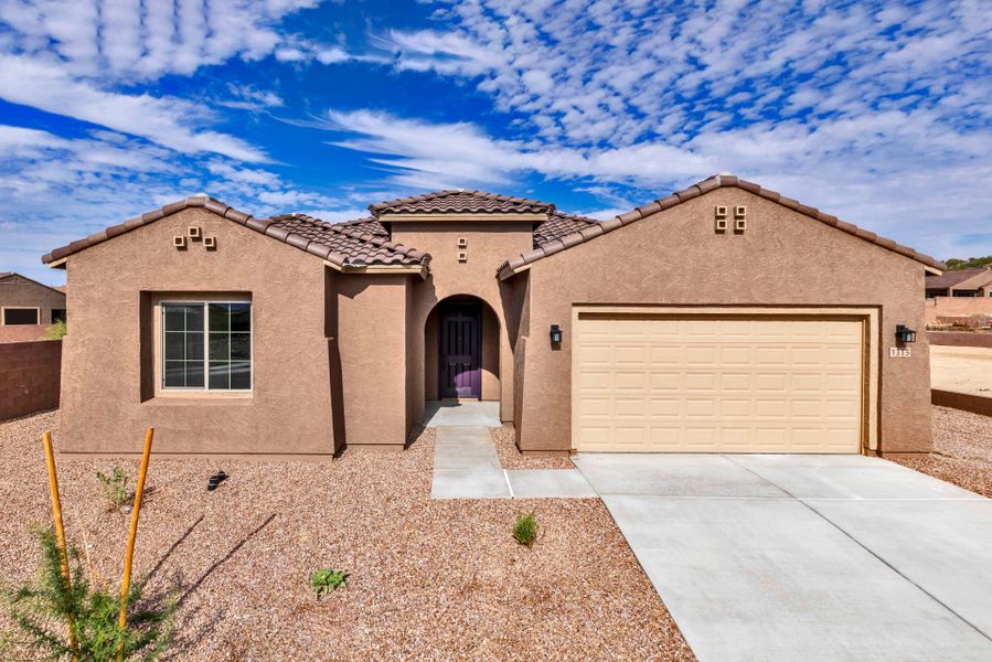 Exterior details and patio area of a home in Vistoso Canyon Estates, Oro Valley (Image 19).
