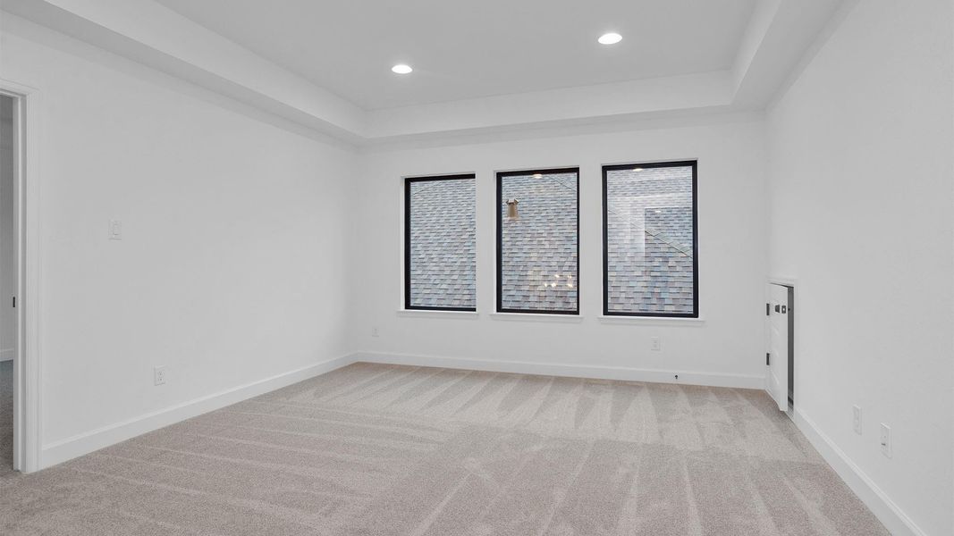 Spacious, unfurnished interior of a new home in Midline, Houston (Image 13).