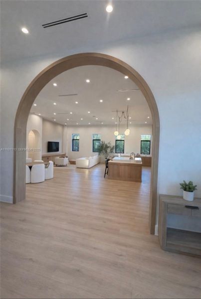 Spacious, unfurnished interior of a new home in , Palmetto Bay (Image 18).