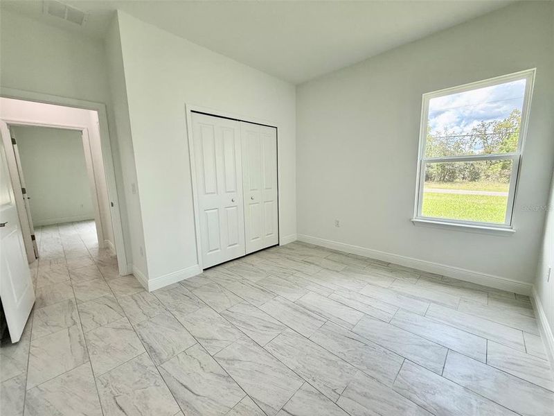 Spacious, unfurnished interior of a new home in , Citrus Springs (Image 9).