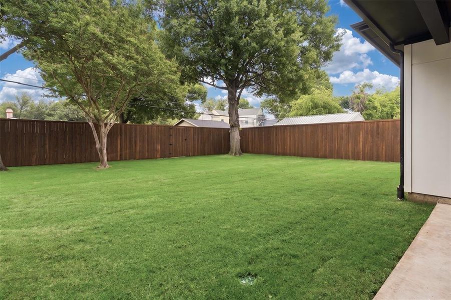 Exterior details and patio area of a home in , Dallas (Image 27).
