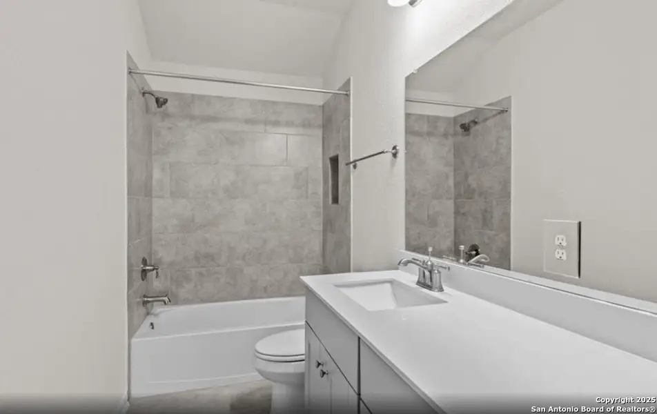 Furnished interior view inside a new home in Veranda: Classic, San Antonio (Image 4). Furnished interior view inside a new home in Veranda: Classic, San Antonio (Image 4).