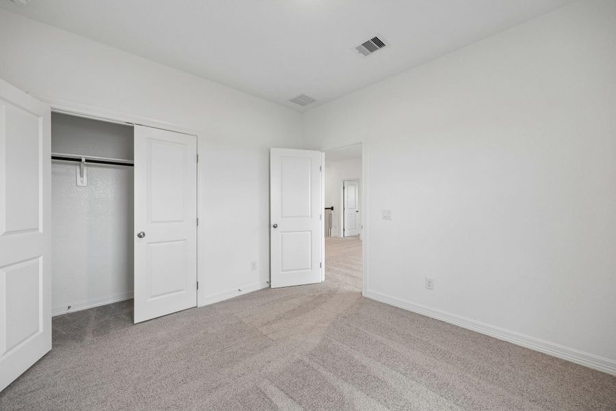 Spacious, unfurnished interior of a new home in Lago Mar, Texas City (Image 18).
