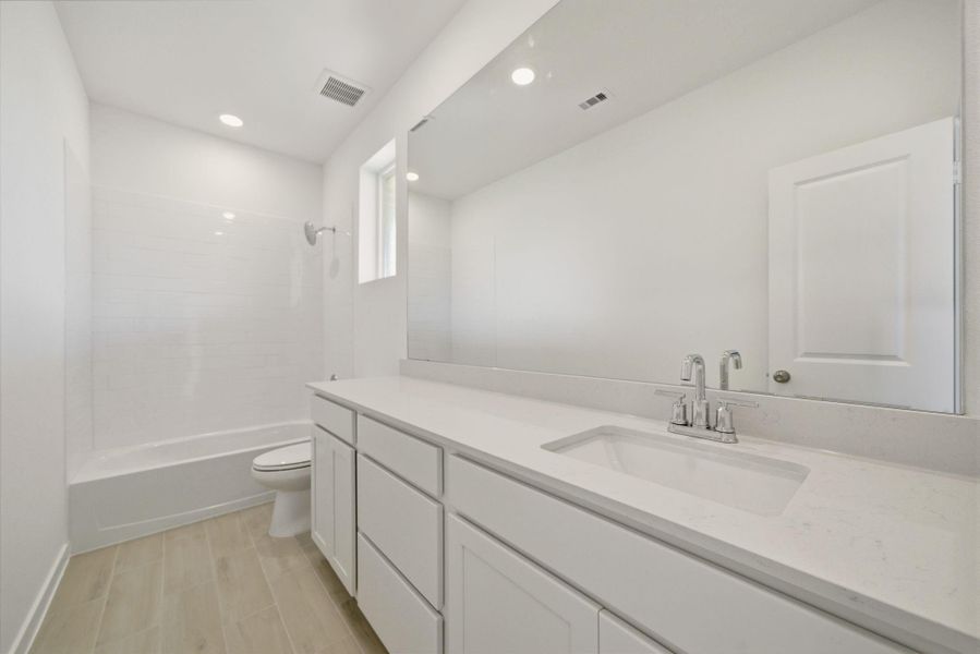 Furnished interior view inside a new home in Binford Creek, Waller (Image 5).