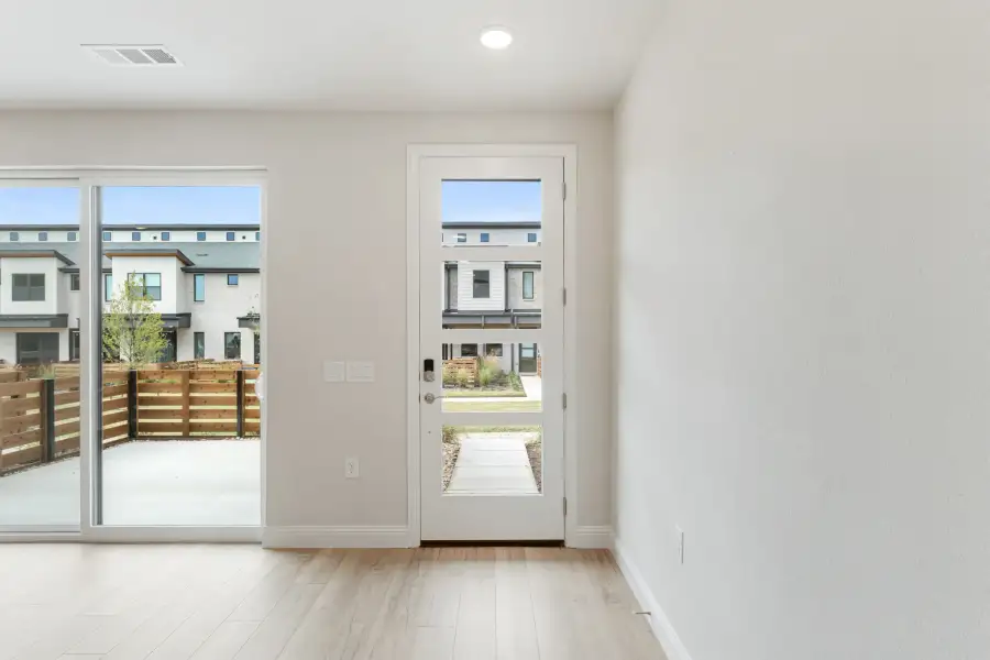 Spacious, unfurnished interior of a new home in Ten Mile Creek, Celina (Image 22).