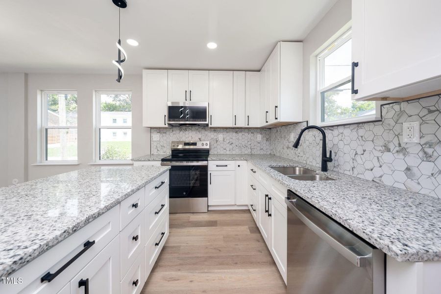 17-web-or-mls-616 Belt St-15