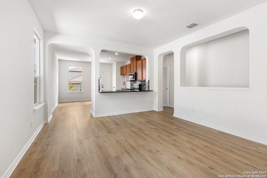 Spacious, unfurnished interior of a new home in Knox Ridge, Converse (Image 7).