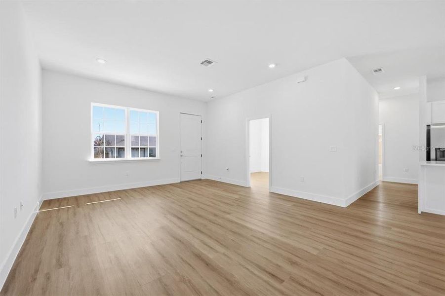 Spacious, unfurnished interior of a new home in , Ocala (Image 20).