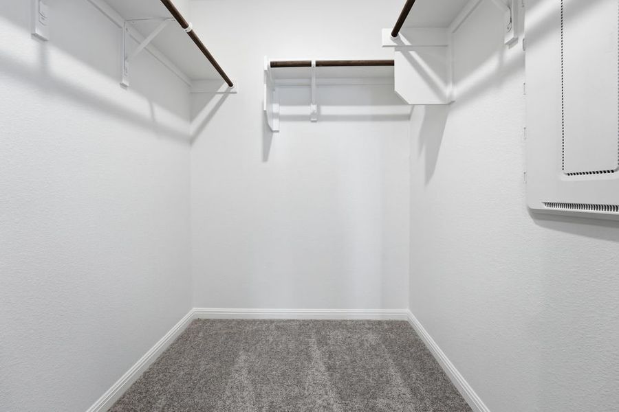 Spacious, unfurnished interior of a new home in Longview, Del Valle (Image 14).