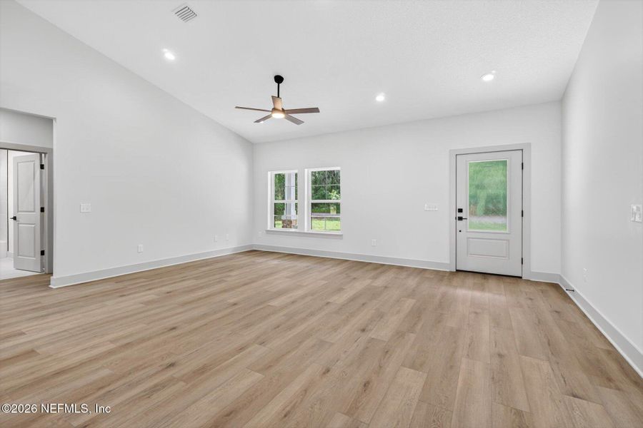 Spacious, unfurnished interior of a new home in , San Mateo (Image 29).