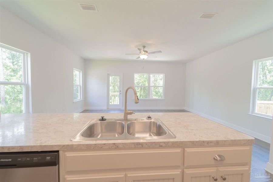 Representative interior finishes for a home built from the 1766 by Adams Homes in East Bay, Panama City (Image 10). Representative interior finishes for a home built from the 1766 by Adams Homes in East Bay, Panama City (Image 10).