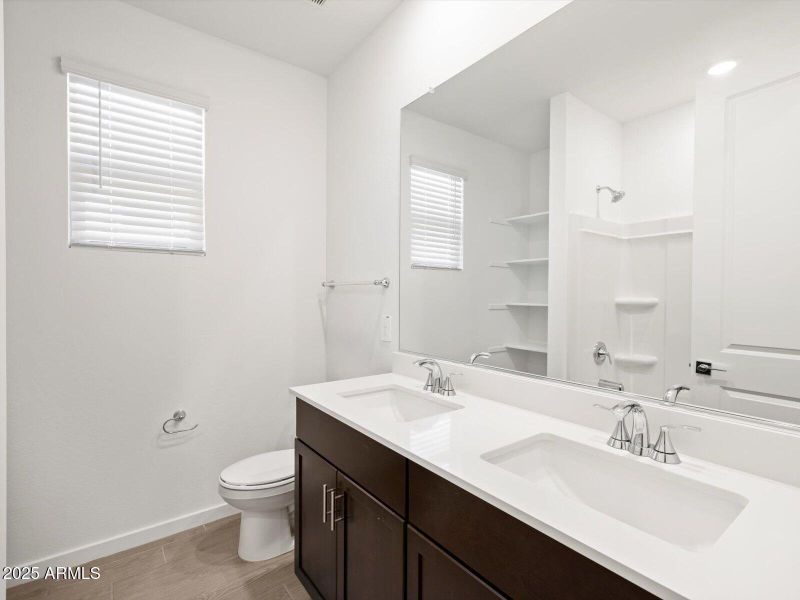 Bath 2 Double sinks Bath 2 Double sinks