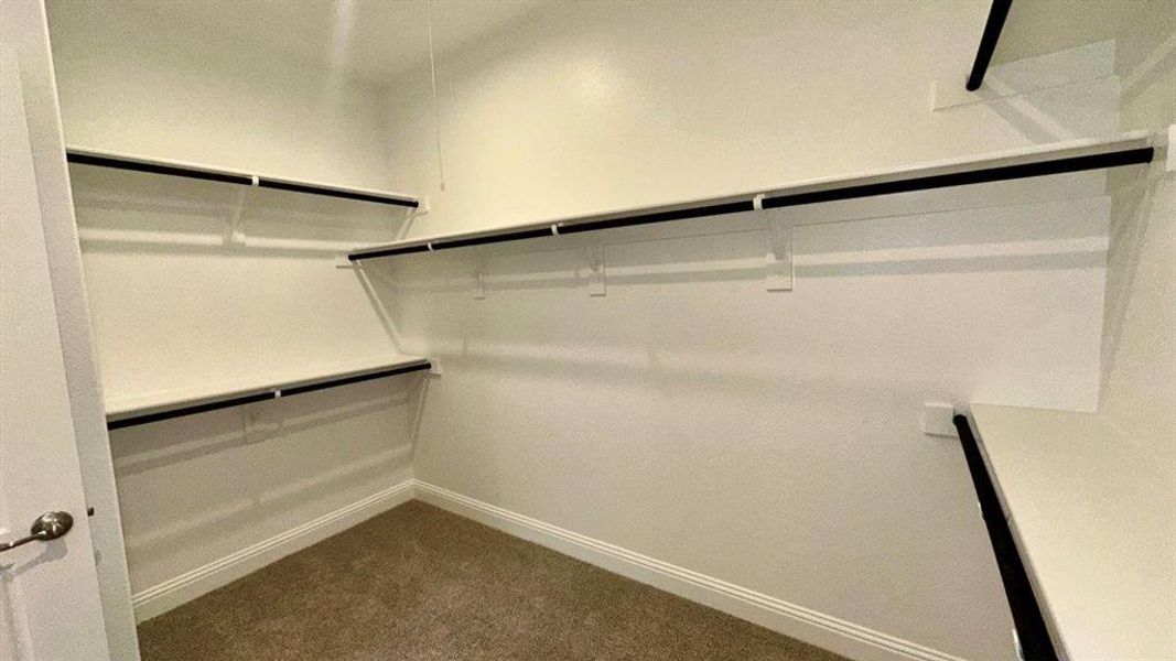 Big walk-in closet Big walk-in closet