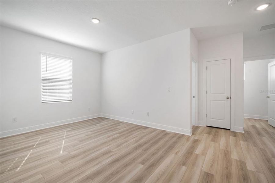 Spacious, unfurnished interior of a new home in North River Ranch, Parrish (Image 42).