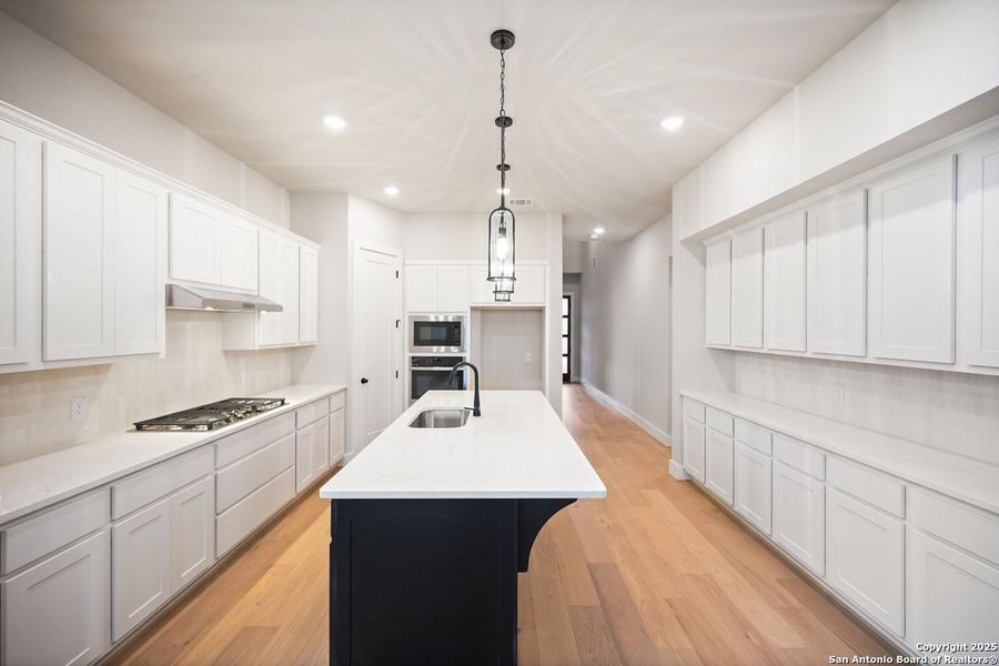 Furnished interior view inside a new home in Homestead, Schertz (Image 4).