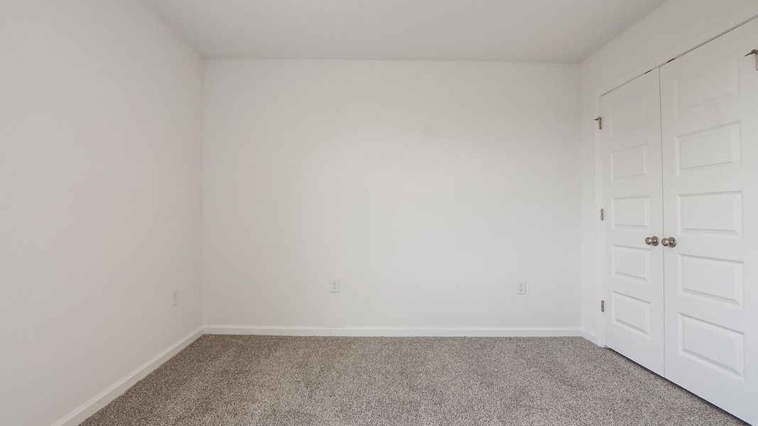 Spacious, unfurnished interior of a new home in Owl's Head East, Freeport (Image 25).