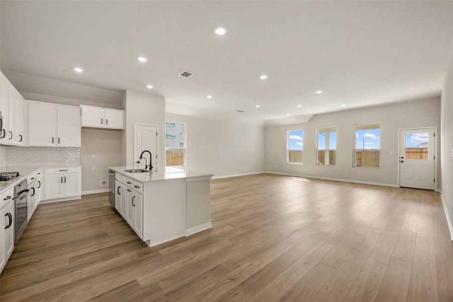 Spacious, unfurnished interior of a new home in The Colony, Bastrop (Image 23).
