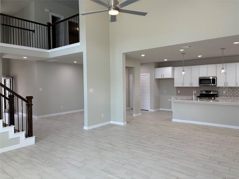 Spacious, unfurnished interior of a new home in Morton Creek Ranch, Katy (Image 30).