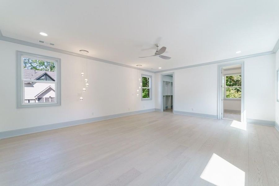 Spacious, unfurnished interior of a new home in , Brookhaven (Image 28).