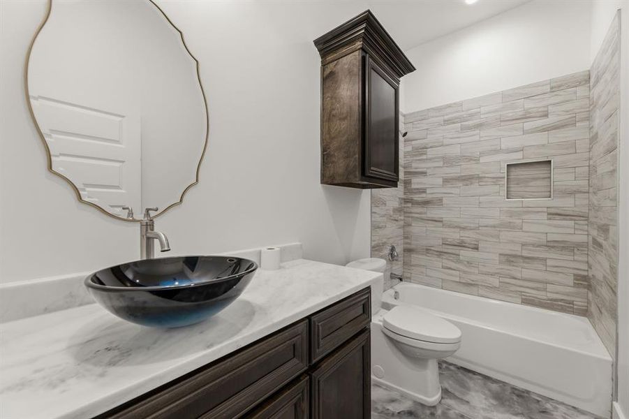 Furnished interior view inside a new home in , Dallas (Image 6).