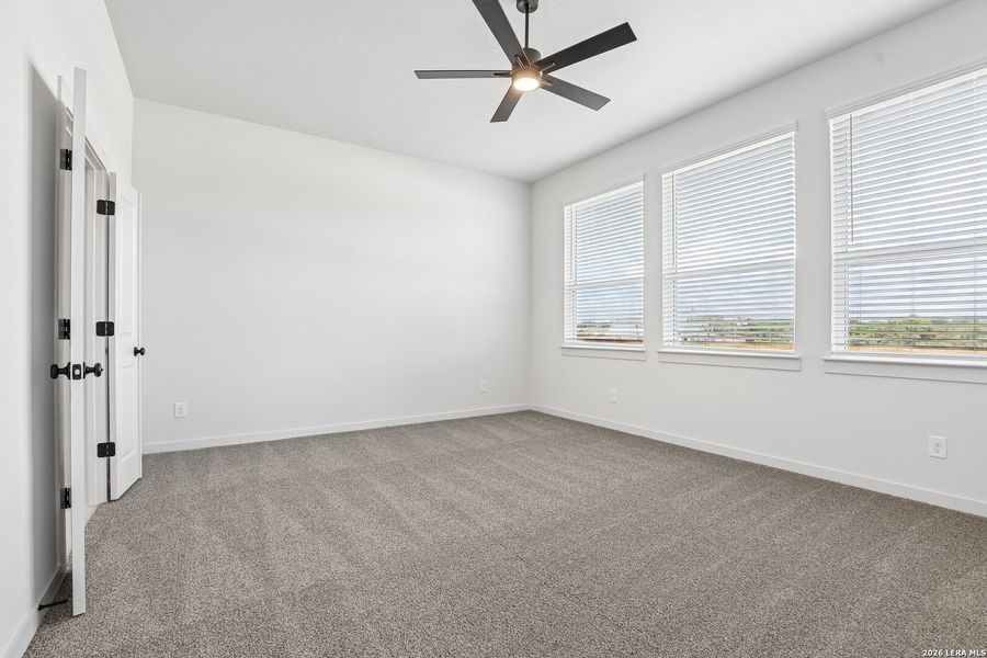 Spacious, unfurnished interior of a new home in Stream Waters, Seguin (Image 18).