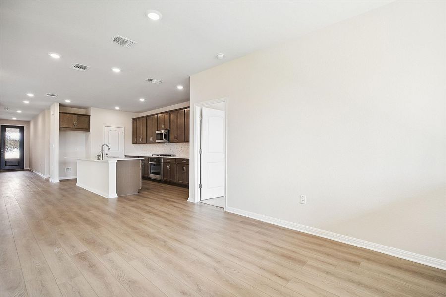 Spacious, unfurnished interior of a new home in Covered Bridge, Hutto (Image 24).