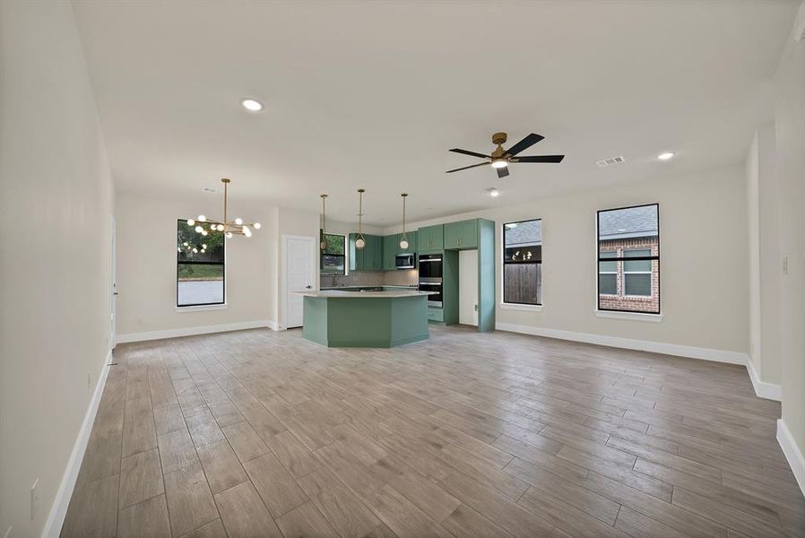 Spacious, unfurnished interior of a new home in , Granbury (Image 30).
