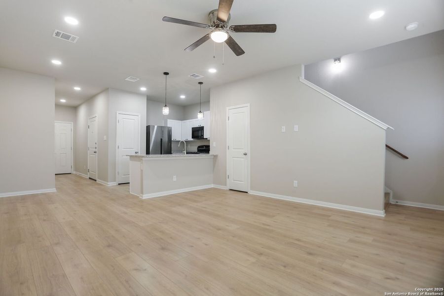 Spacious, unfurnished interior of a new home in , San Antonio (Image 10).