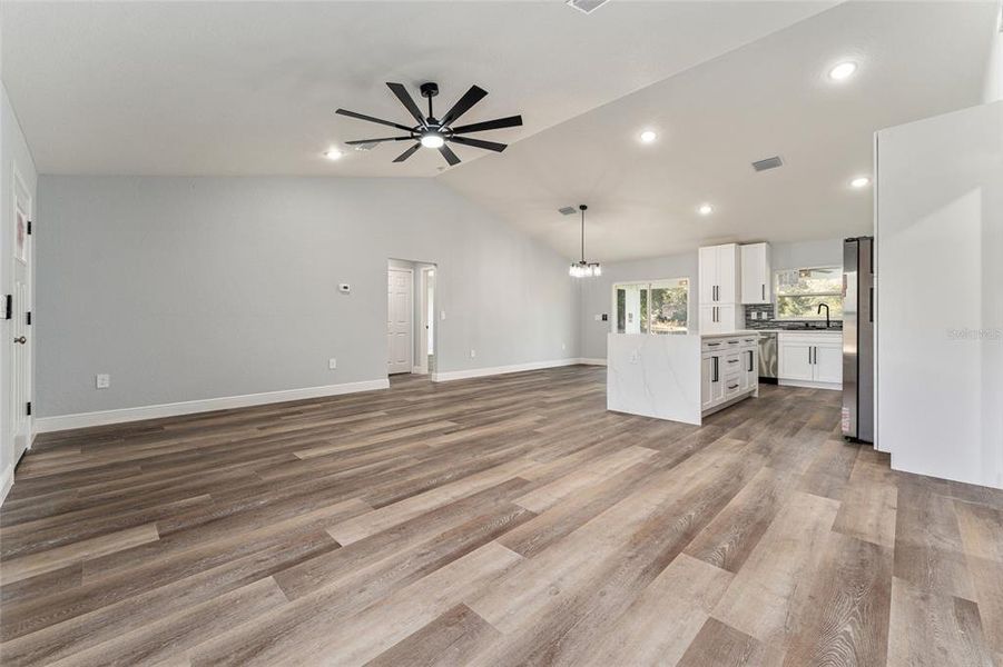 Spacious, unfurnished interior of a new home in , Dunnellon (Image 21).