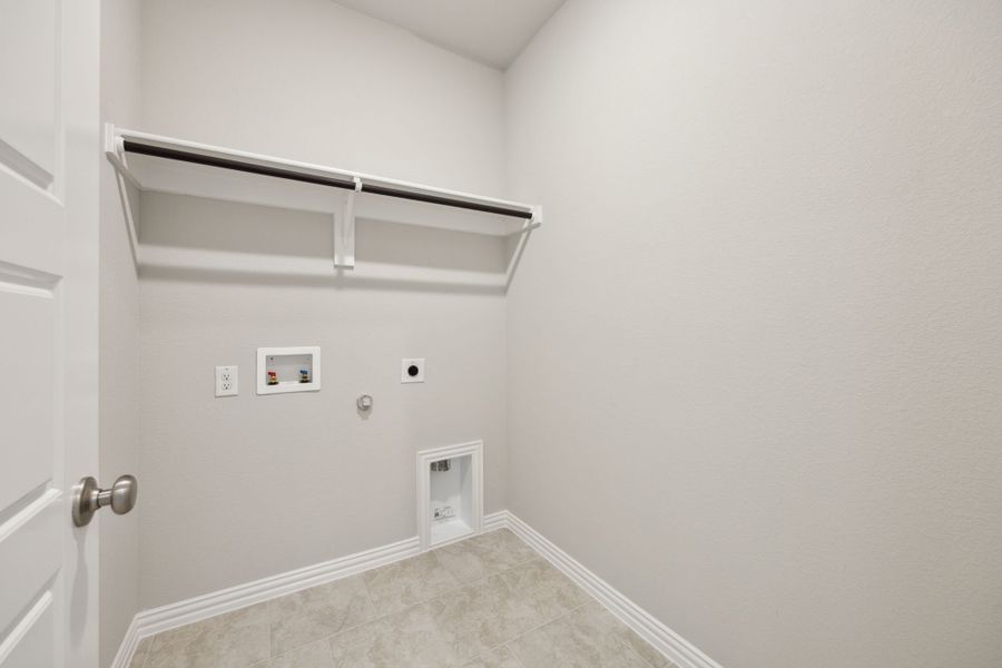 Spacious, unfurnished interior of a new home in Avondale, Fate (Image 27). Spacious, unfurnished interior of a new home in Avondale, Fate (Image 27).