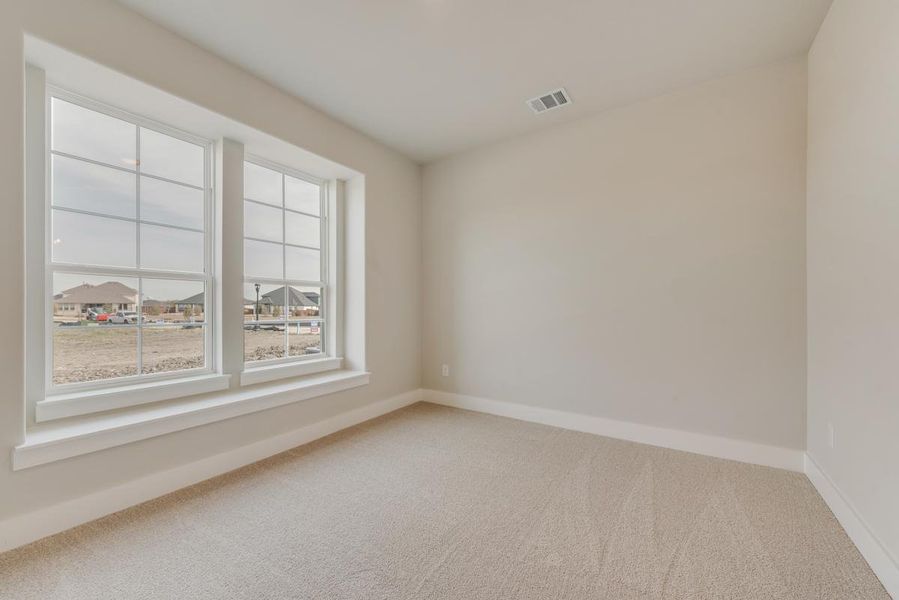 Spacious, unfurnished interior of a new home in Somerset Park, Rockwall (Image 27).