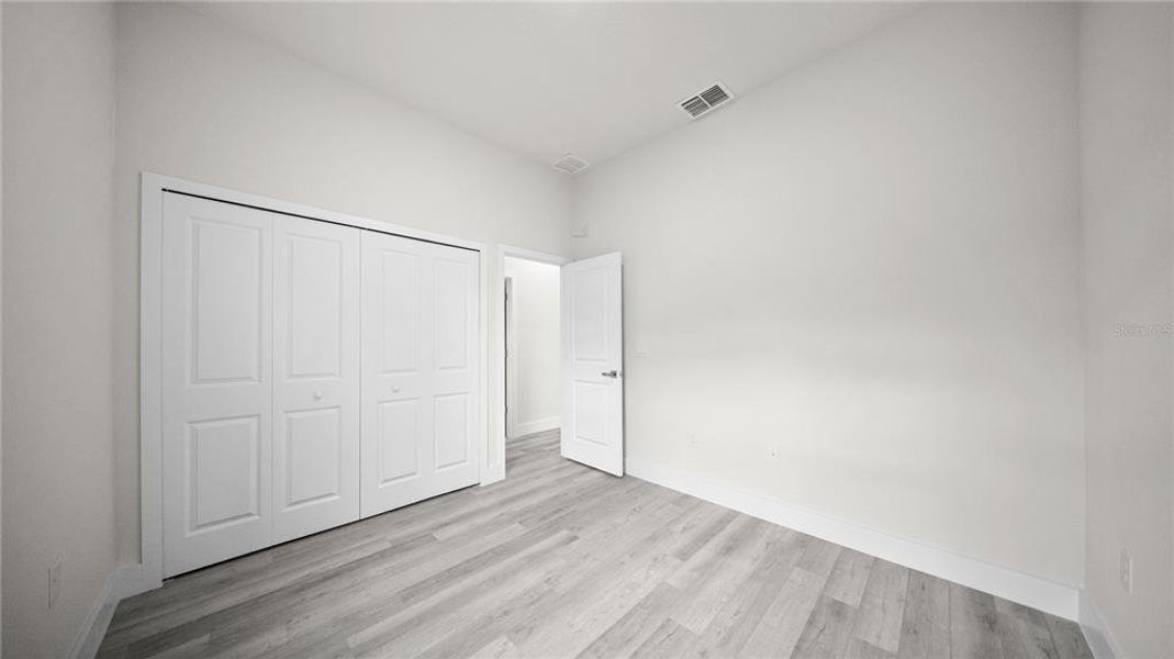 Spacious, unfurnished interior of a new home in , Port Charlotte (Image 19).
