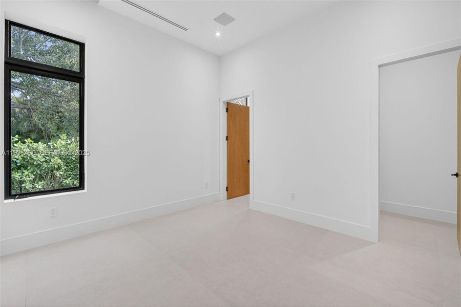 Spacious, unfurnished interior of a new home in , Miami (Image 40).