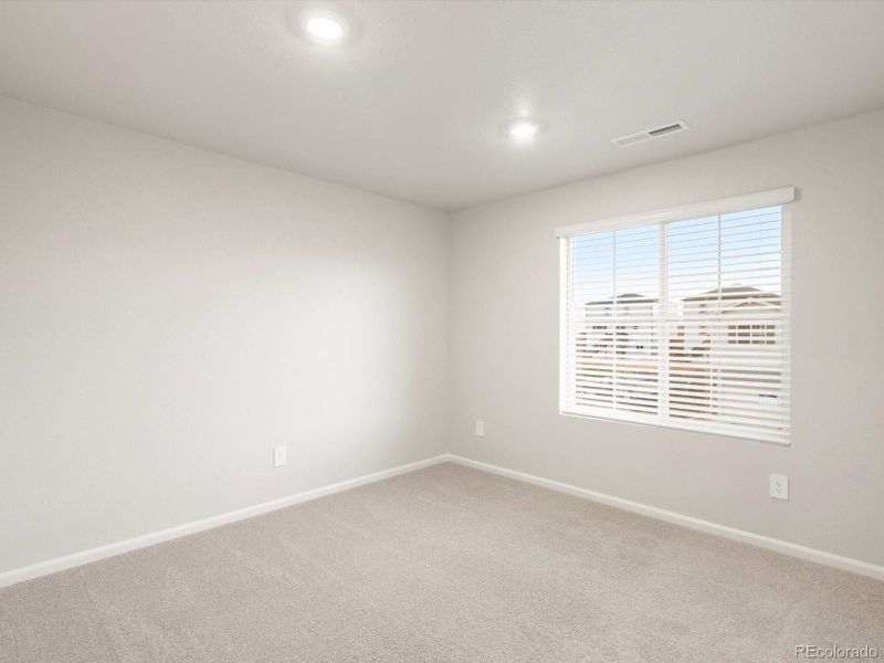 Spacious, unfurnished interior of a new home in Lake Bluff, Greeley (Image 17).