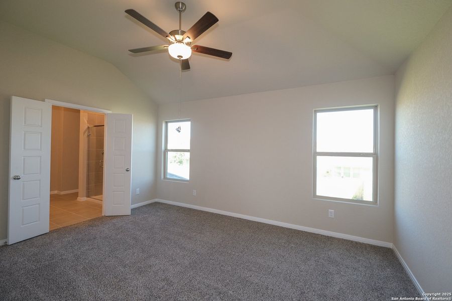 Spacious, unfurnished interior of a new home in Winding Brook, San Antonio (Image 20).