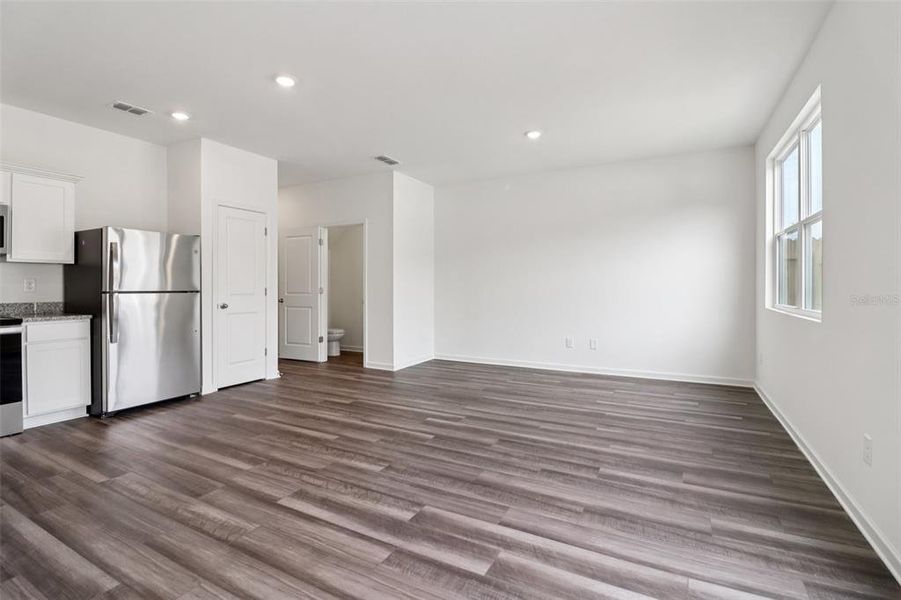 Spacious, unfurnished interior of a new home in Temples Crossing, Davenport (Image 26).