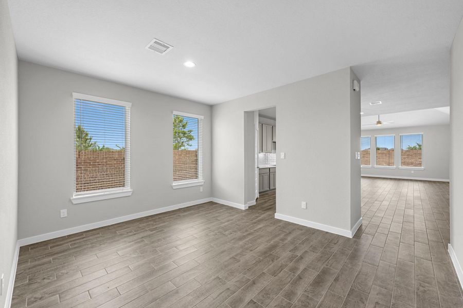 Spacious, unfurnished interior of a new home in Briarwood Crossing, Rosenberg (Image 21).