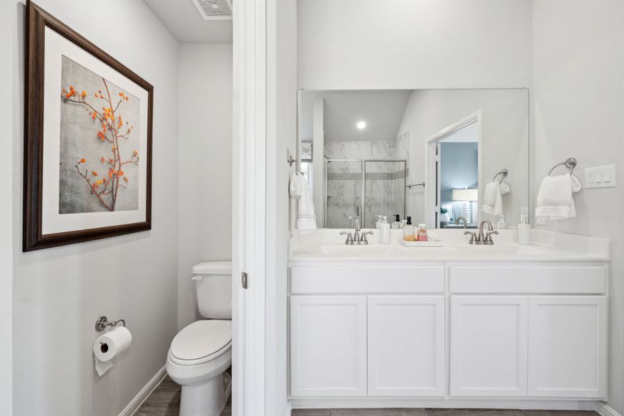 Owner's Bathroom Owner's Bathroom