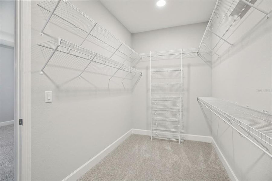 Spacious, unfurnished interior of a new home in Hawk's Overlook, Oviedo (Image 21).