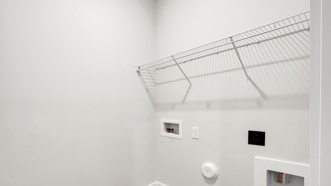 Spacious, unfurnished interior of a new home in Rolling Hills, Bolivia (Image 24).