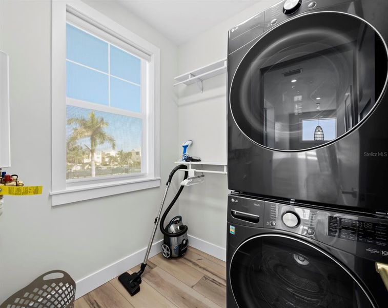 Furnished interior view inside a new home in , Longboat Key (Image 30).