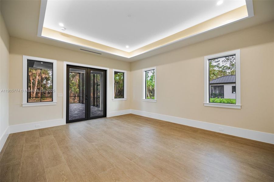 Spacious, unfurnished interior of a new home in , Naples (Image 22).