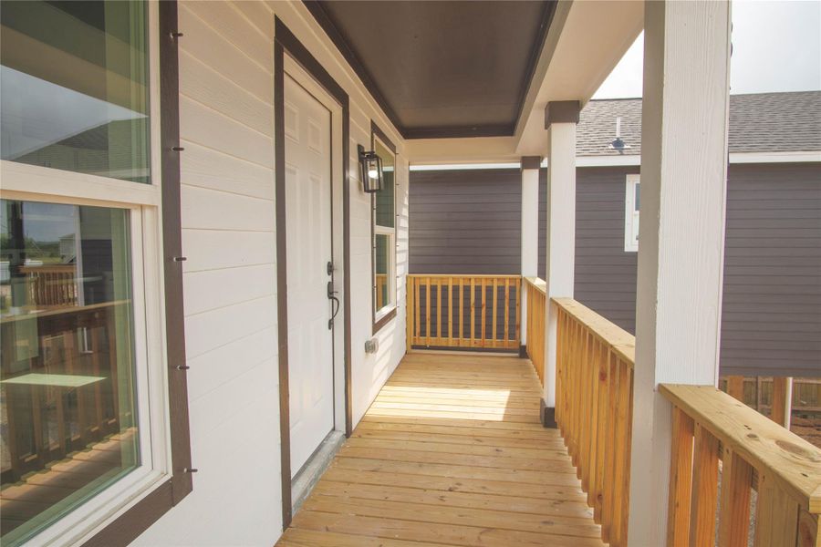 Exterior details and patio area of a home in , San Leon (Image 3).