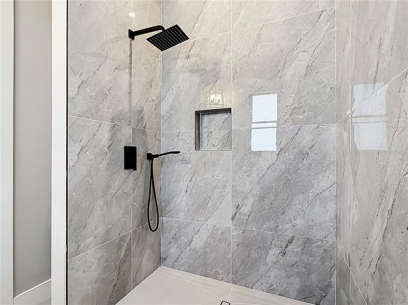 Spacious, unfurnished interior of a new home in , Englewood (Image 8).