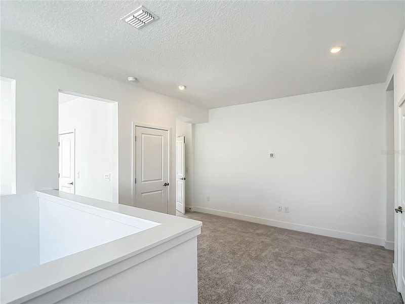 Spacious, unfurnished interior of a new home in , Tampa (Image 48).