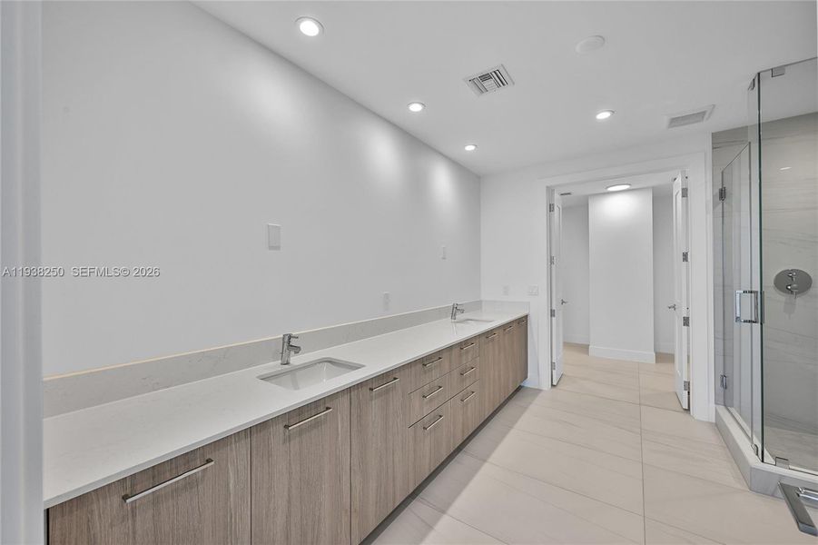 Furnished interior view inside a new home in , Fort Lauderdale (Image 19).