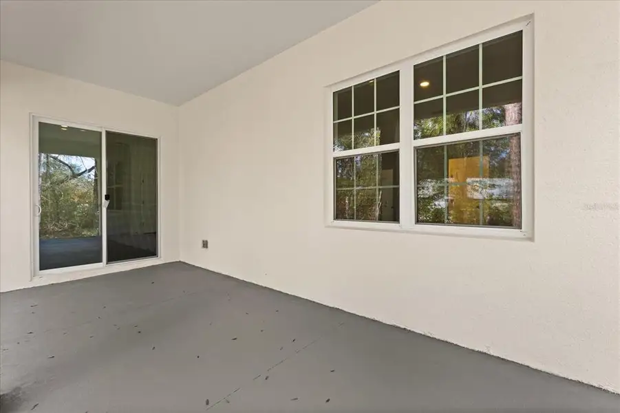 Exterior details and patio area of a home in , Citrus Springs (Image 20).