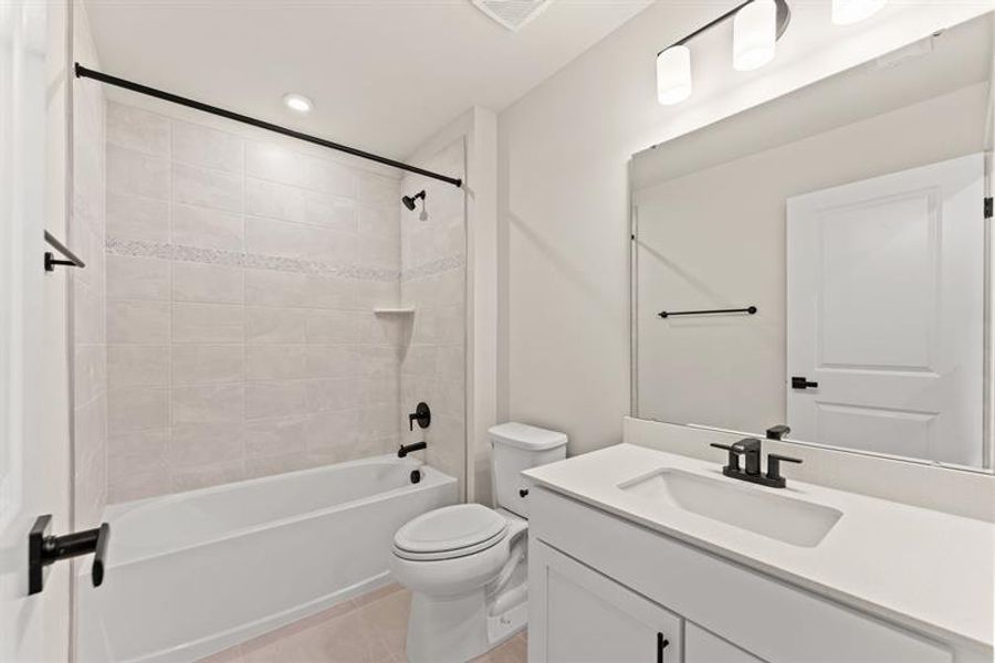 Furnished interior view inside a new home in Indigo Bay, Myrtle Beach (Image 10).