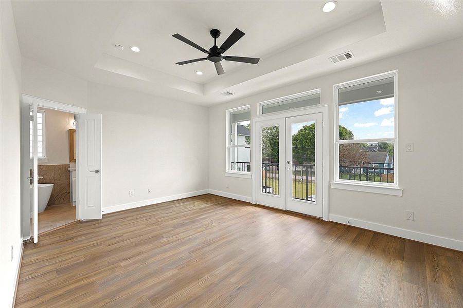 Spacious, unfurnished interior of a new home in , Houston (Image 35).